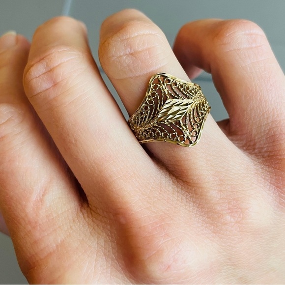 14k Gold Diamond Cut OpenWork Filigree Vintage Ring - Picture 3 of 9
